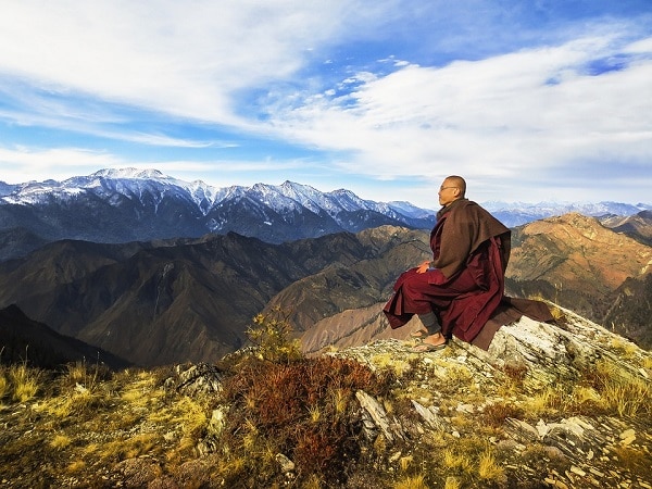 himalayan buddhist monk