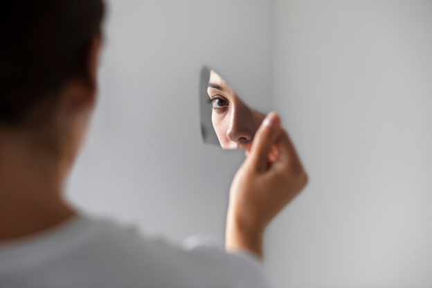Spiritual Meaning of  Breaking Mirrors