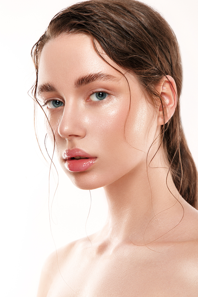 Ultra-glossy Cheekbones