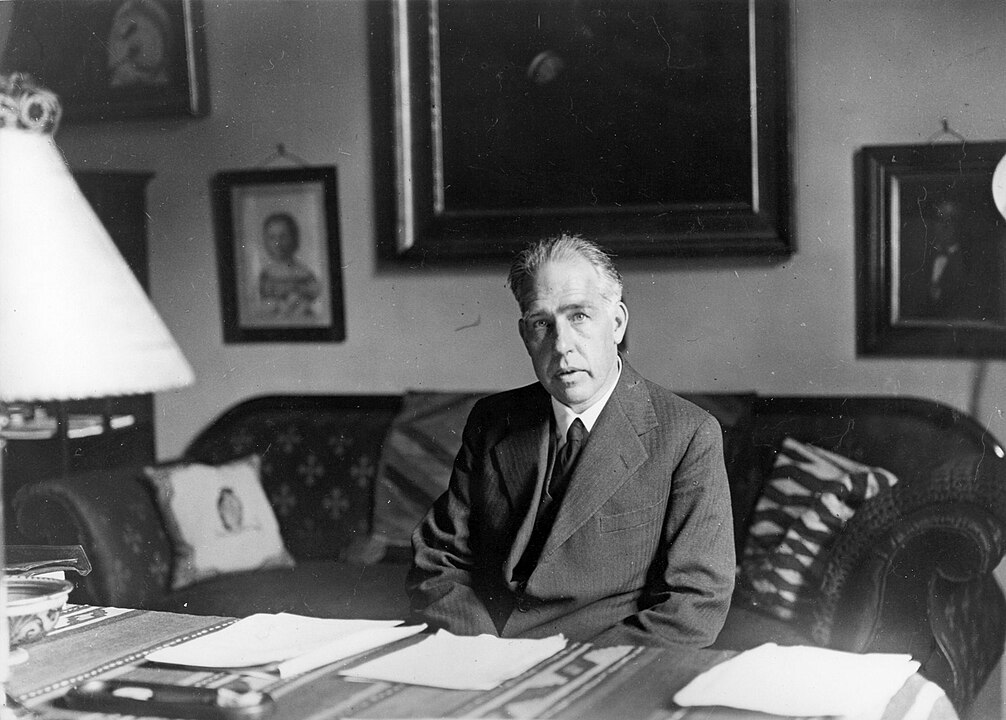 Niels Bohr (1885-1962)