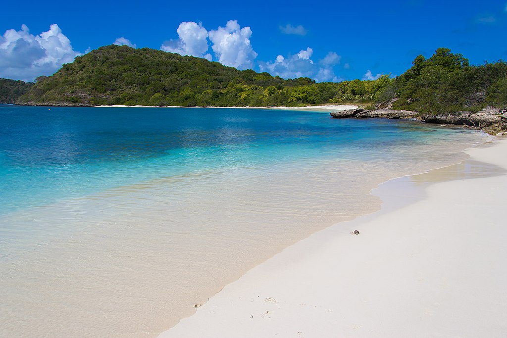 Island circumnavigation voyage - Break to snorkle and eat lunch