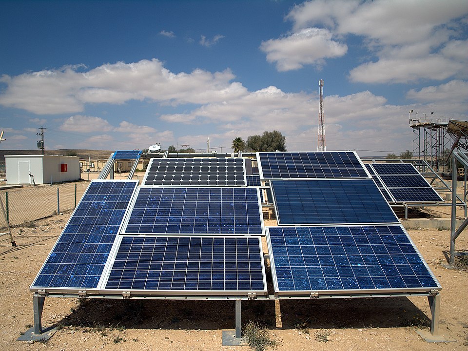 Gerald Pearson, Calvin Fuller, and Daryl Chapin - Photovoltaic Cell