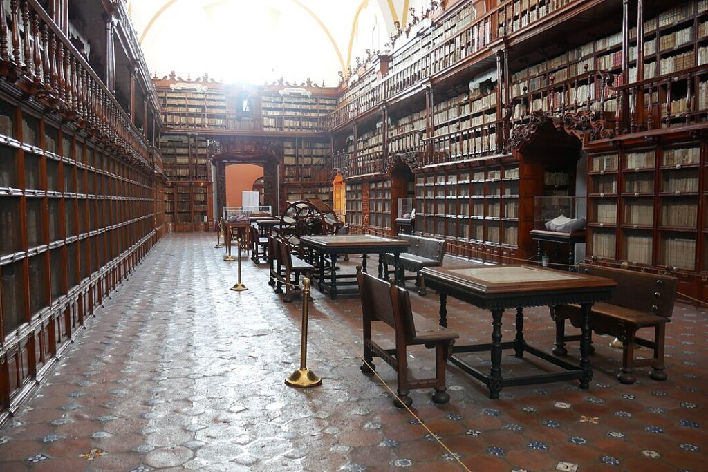 The Biblioteca Palafoxiana - First Public Library in the Americas