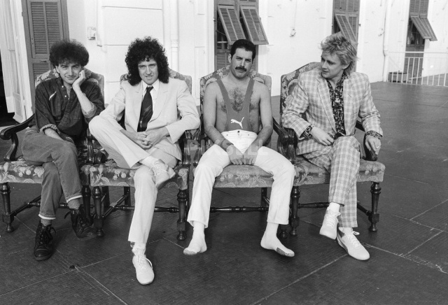 Queen – "Radio Ga Ga"